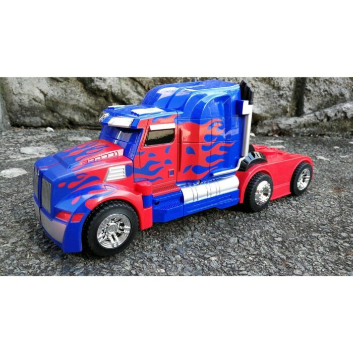 JIA QI Transformers TT669 RC 2.4G Optimus Prime 8+ Remote Control Robot Car