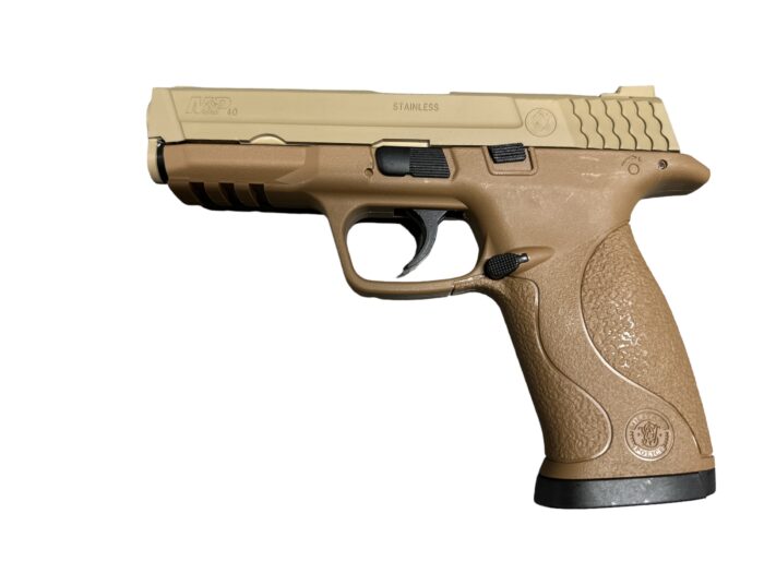A Smith & Wesson M&P40 with a detached magazine (Model only)